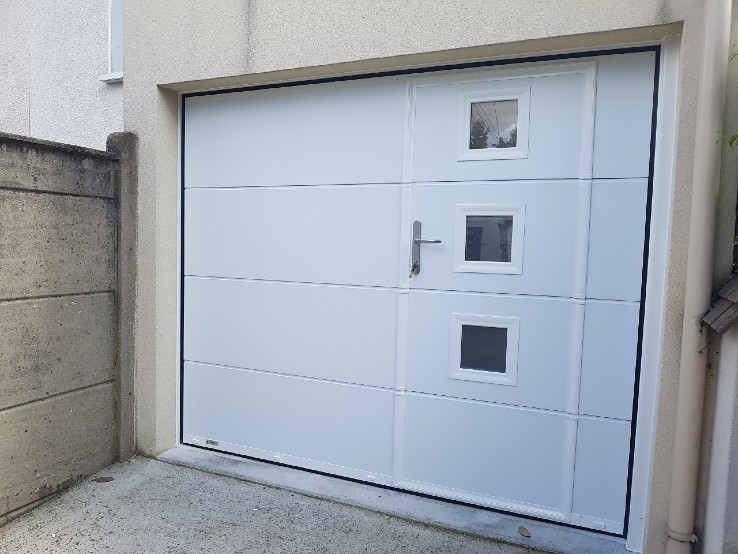 Détail d’une porte de garage sécurisée