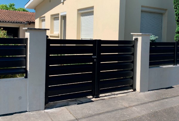 Portail aluminium de style épuré