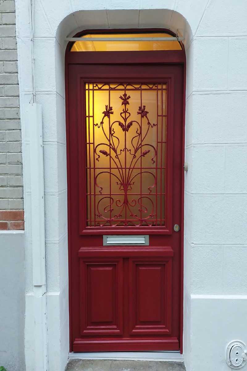 Porte d’entrée en bois sur mesure