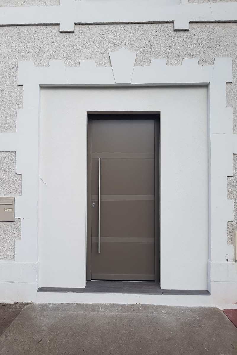 Porte d’entrée aluminium Latitude installée à Saint-Maur