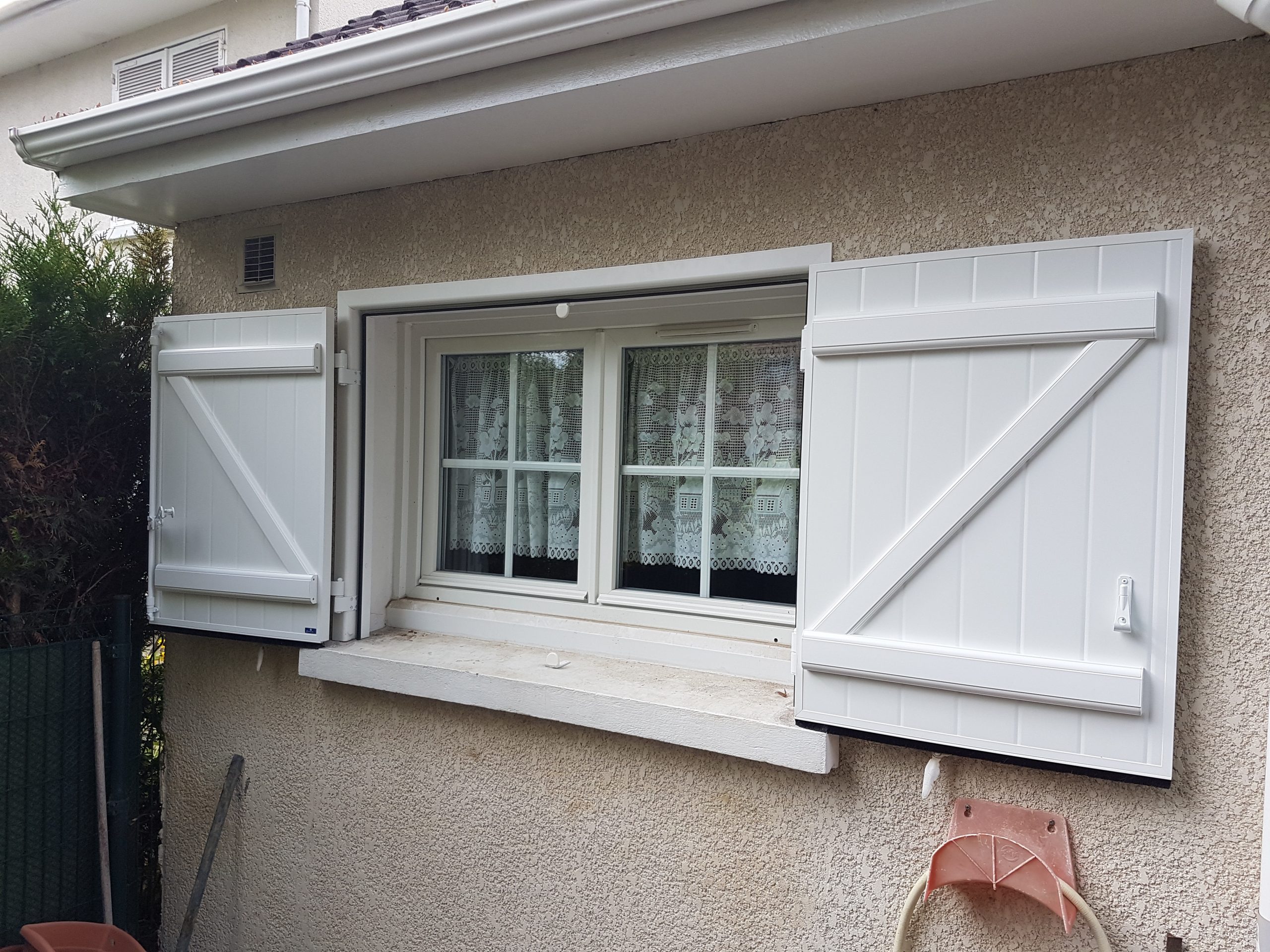 Volets aluminium avec précadre